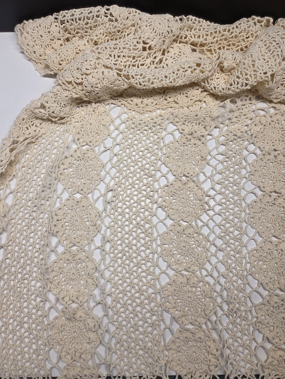 Large Oval Ivory Crochet Tablecloth Handmade Vintage Bohemian Cottagecore - Picture 6 of 6
